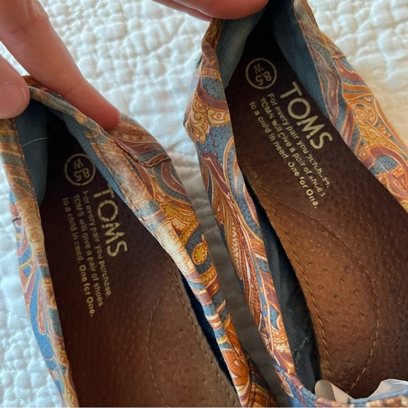 Toms Paisley Slip-On Flats - Picture 11 of 11